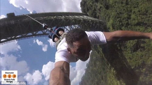 Уилл Смит выполнил 20-летнюю мечту, прыгнув со 100-метрового водопада