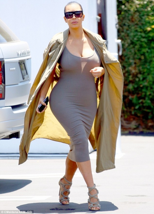 Kim kardashian silver paint pic