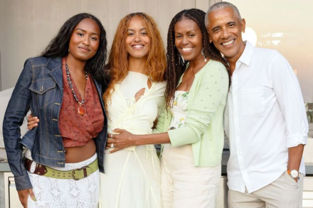 Barack and Michelle Obama share rare family photo for Thanksgiving