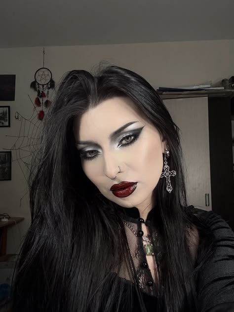 Halloweenmakeup2.jpg (34 KB)