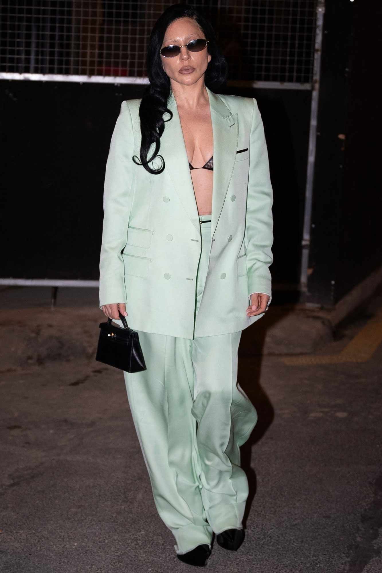 Lady-Gaga-reveals-dramatic-hair-transformation-112225-2-80567a5aa07341539315e3e5e96f5b28.jpg (108 KB)