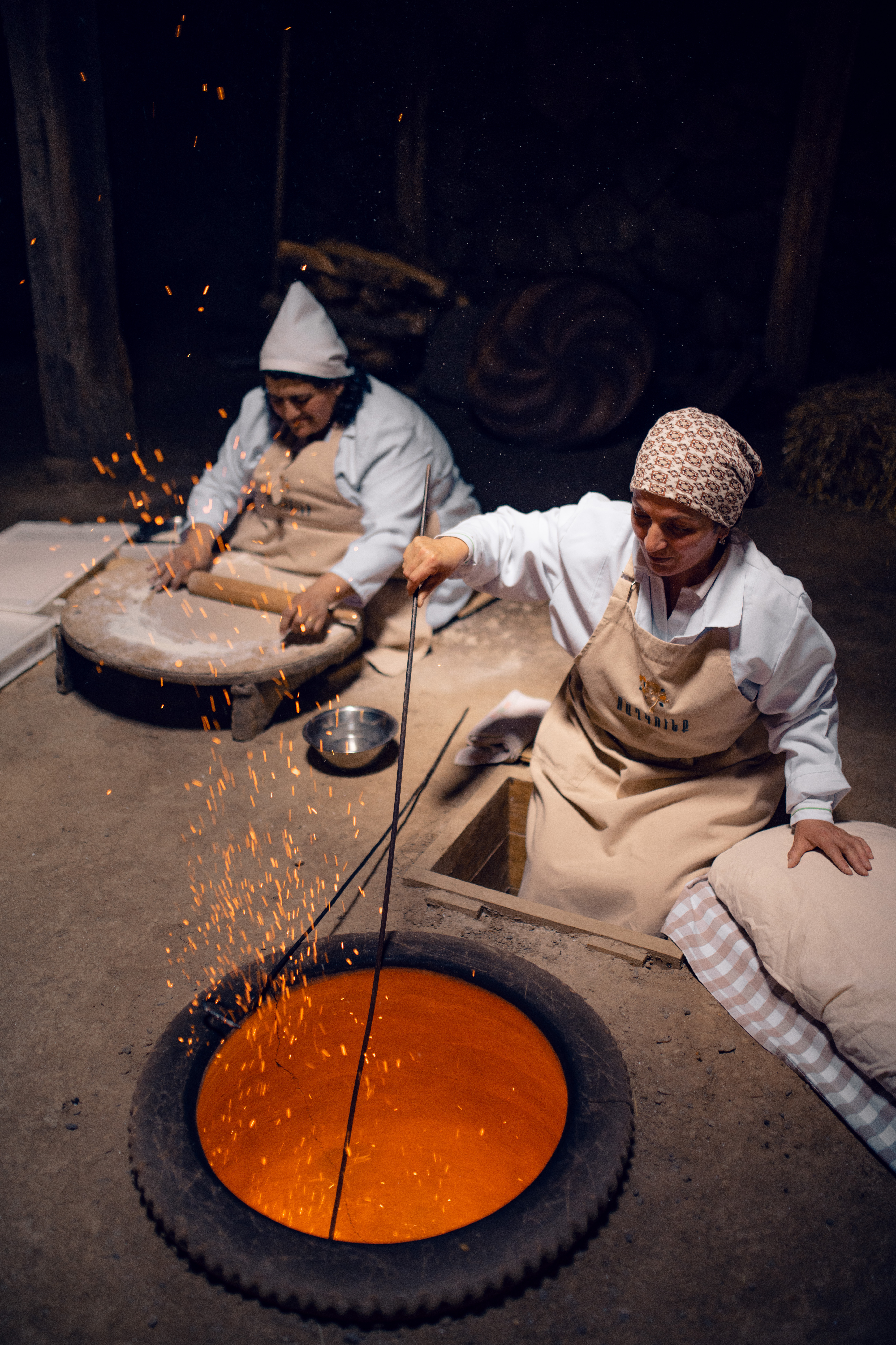 Lavash making in tonir in Glkhatun 2.jpg (11.29 MB)
