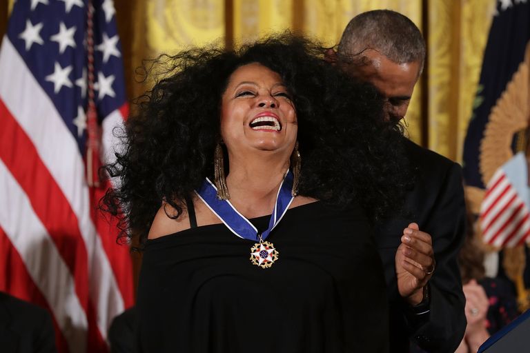 president-barack-obama-awards-the-presidential-medal-of-news-photo-1599061474.jpg (49 KB)