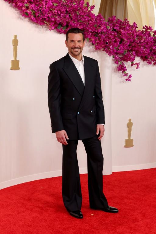 bradley-cooper-attends-the-96th-annual-academy-awards-on-news-photo-1710110341.jpg (49 KB)