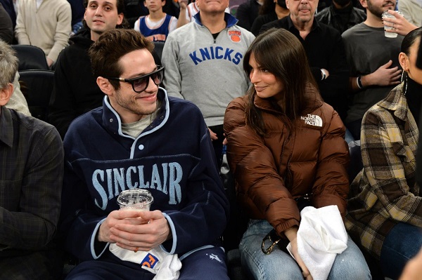 pete-davidson-emrata-knicks-008.jpg (101 KB)