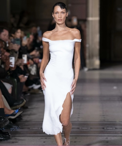 Bella Hadid Finally makes her Long-Awaited return to the Runway – The Chic