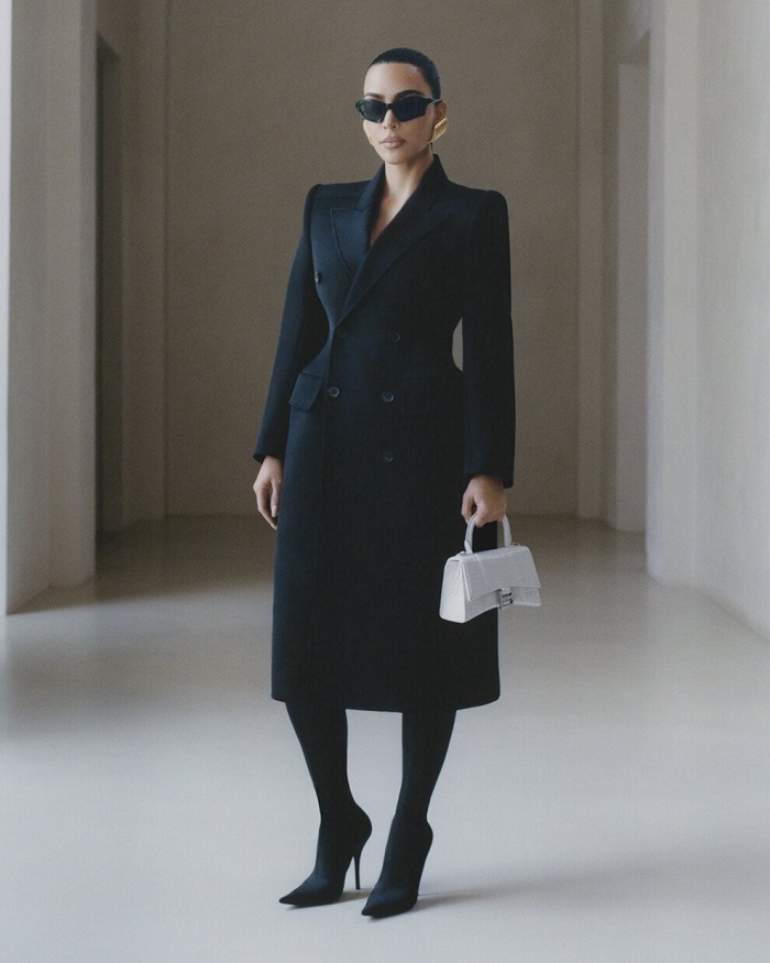 balenciaga_campaign_kim_kardashian_hourglass_no_logo_61f9604a56c02.jpg (124 KB)