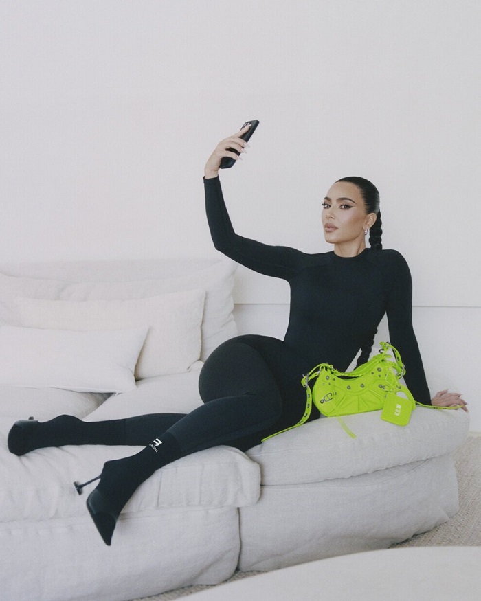 balenciaga_campaign_kim_kardashian_le_cagole_no_logo_61f960853e177.jpg (108 KB)