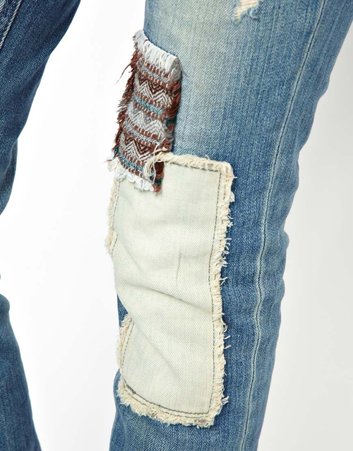 Заплатки на рваных джинсах