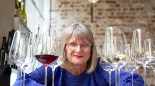 Известный винный критик и писатель Дженсис Робинсон удостоена награды Института мастеров вина