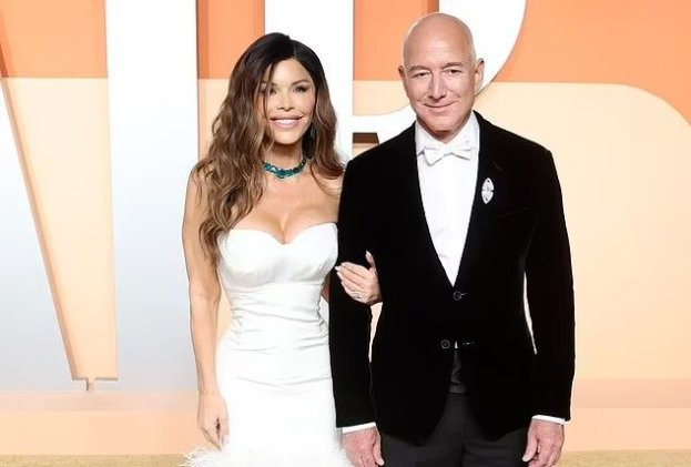 Lauren Sanchez and Jeff Bezos finally send out invitations for their ...