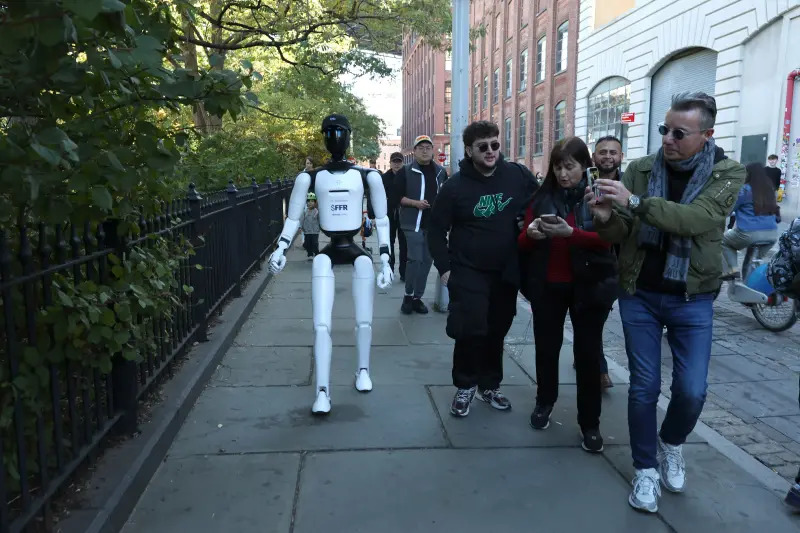 robot20261.jpg (145 KB)