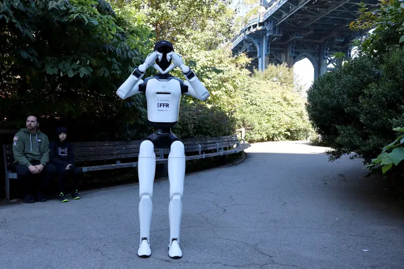 robot20262.jpg (177 KB)