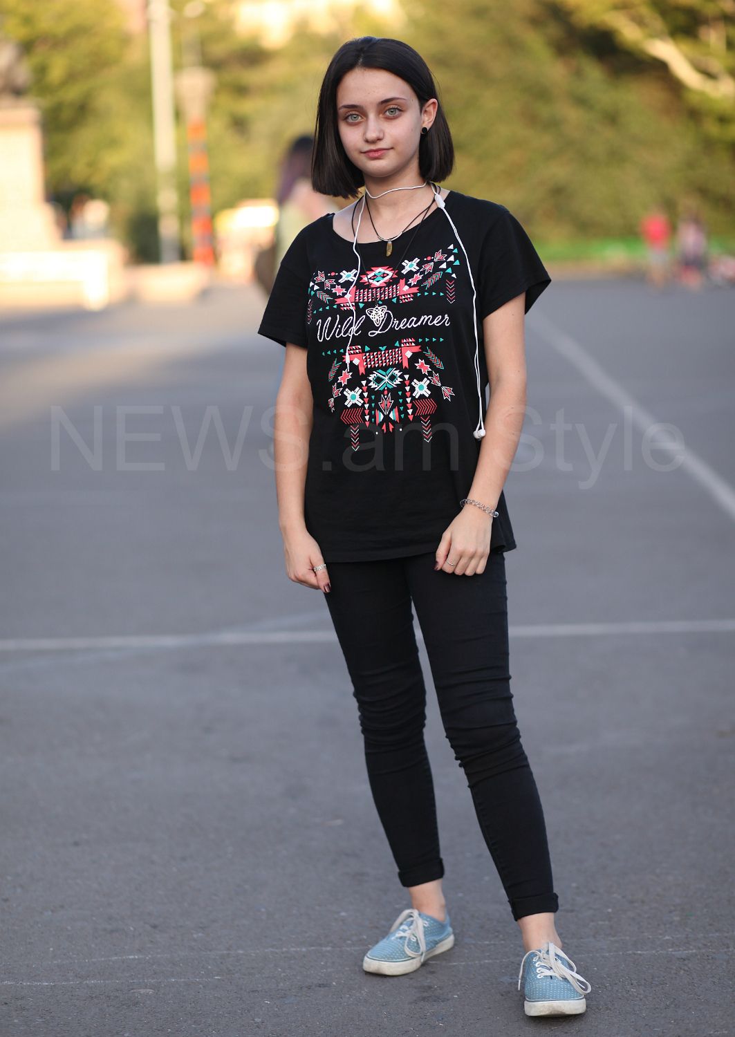street-style-in-yerevan-armenian-girls-in-black-photo-video
